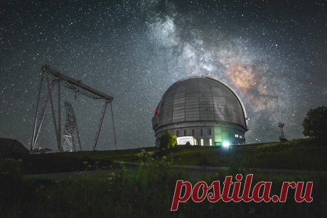 БТА («большой телескоп азимутальный») установлен в Специальной астрофизической обсерватории в Архызе. Автор фото – Сергей Баранов: nat-geo.ru/photo/user/345808/