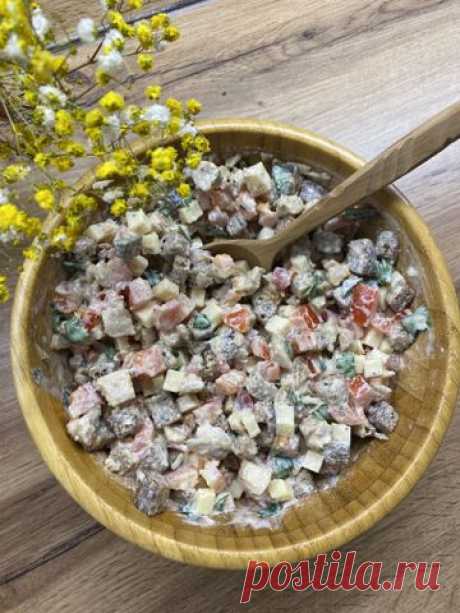 Салат «Баварский» с филе индейки и ржаными сухариками – пошаговый рецепт приготовления с фото Очень вкусный и сытный салат!