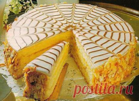 Ромовый торт. Потрясающий торт из нежнейшего бисквита, пропитанного ромом, с фруктовой начинкой...