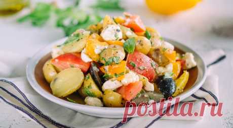 Средиземноморский картофельный салат с оливками и фетой — Фактор Вкуса