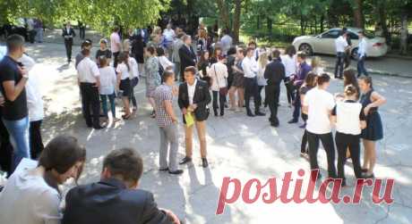 В Молдавии провалившим выпускные экзамены школьникам предложат пересдавать их за деньги | Общество