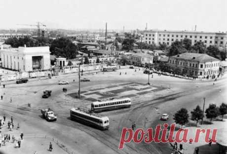 Семёновская площадь 1960 год.
Когда-то Семёновская площадь была площадью...