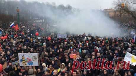 Россия восстает. В Петербурге протестуют 10 тысяч человек, в ход пошли дымовые шашки ⋆ BISON