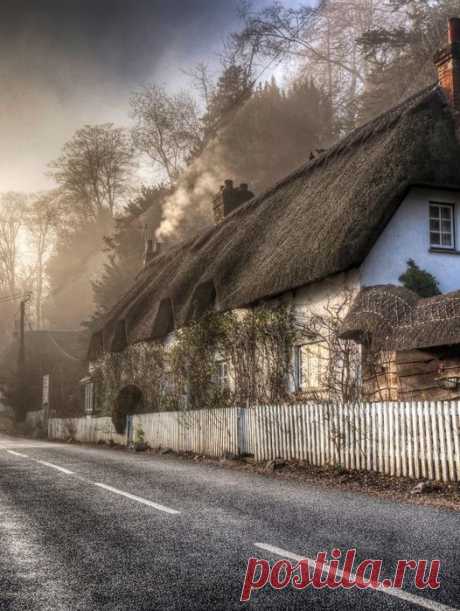 Прекрасная маленькая деревня Уэрвелл в Хэмпшире.