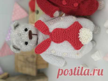 Christmas teddy bear knitting pattern. Knitted Animal Pattern. Animal knitted doll.
Вяжем мишку игрушку спицами от Оли Ослоповой.