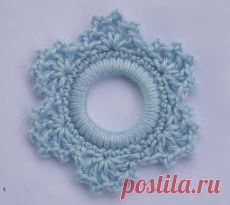 Ravelry: Lacy Snowflake Ring Ornament pattern by Doni Speigle