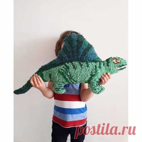 HAPPY BOY WITH DINO 🐊 -
-
#punchneedle #rughooking #handtufted
#tissagepoetique #savoirfaire #craftwithconscience #neoartisan #slowmade #homedecor #fiberart #tufting #wool #textiledesign #makersmovement #chaumiereoiseau