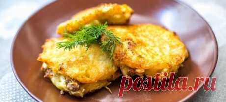 Картофельные оладьи с сыром, ветчиной и мясом - рецепты из пюре. Как приготовить картофельные оладьи без яиц?