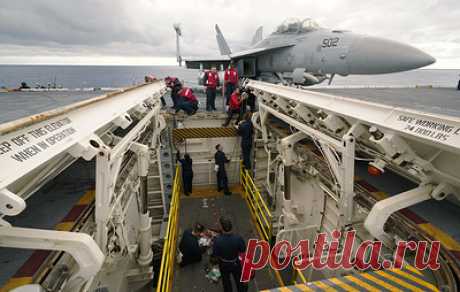 Авианосец ВМС США прибыл в восточную часть Средиземного моря. Центральное командование Вооруженных сил США объяснило, что это необходимо для сдерживания действий, направленных на эскалацию палестино-израильского конфликта