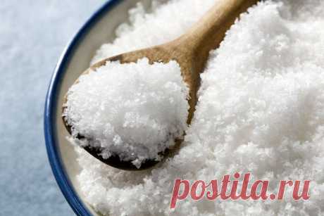 Йодированная соль: польза и вред, о которых не знают Еда без соли была бы безвкусной. Это именно тот ингредиент, без которого практически не обходится ни одно блюдо. Просто невозможно почувствовать вкус пищи без соли. Сейчас есть большое разнообразие эт