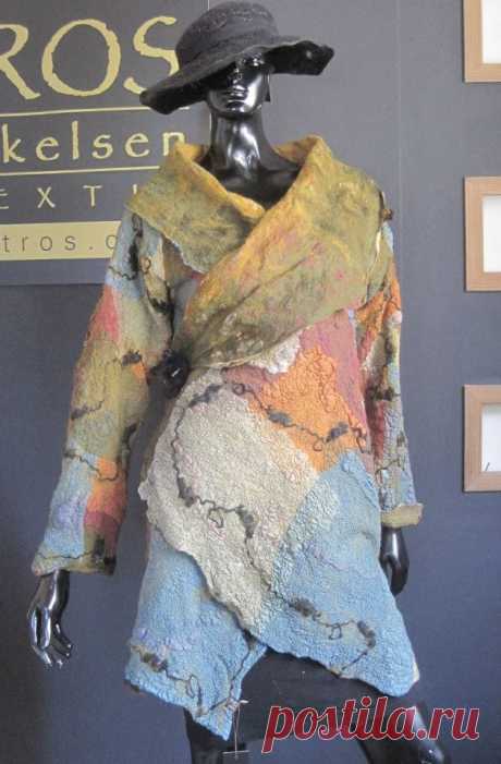 Giuseppina Italia приколол(а) это к доске Felted jackets, coats &amp; wra…