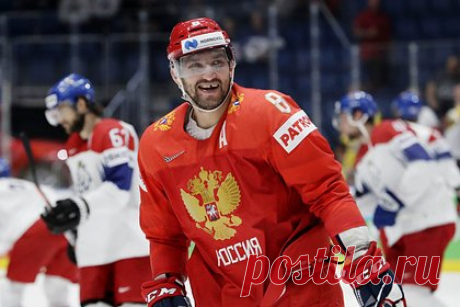 Олимпийский чемпион высказался о низкой результативности Овечкина в НХЛ. Олимпийский чемпион по хоккею и обладатель Кубка Стэнли Валерий Каменский высказался о низкой результативности российского форварда «Вашингтон Кэпиталс» Александра Овечкина на старте сезона НХЛ. Экс-форвард призвал дать соотечественнику спокойно играть. «Человек же не машина», — сказал он.