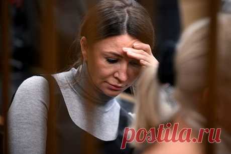 Адвокат отреагировала на сообщения о депрессии Блиновской. Состояние находящейся в СИЗО «королевы марафонов» Елены Блиновской является удовлетворительным. Адвокат назвала информацию о депрессии и ухудшении здоровья ее подзащитной фейком, отметив, что арестованная до 26 апреля блогерша не нуждается в помощи психолога. Содержание под стражей соответствует закону.