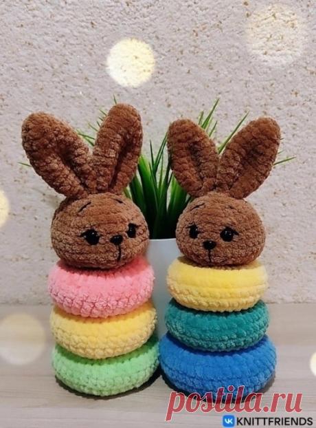 Вязаная пирамидка Вязаная пирамидкаАвтор: Попова Анастасия.