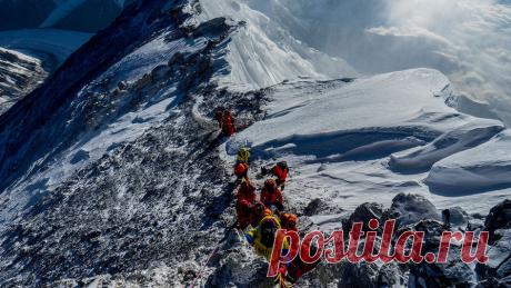 На Эльбрусе нашли двух потерявшихся туристов. МЧС России сообщило о спасении двух потерявшихся туристов на Эльбрусе. Об этом сообщается в Telegram-канале ведомства. Двое туристов из Москвы попали под снегопад и не смогли найти свой лагерь из-за плохой видимости. Их спасением занялись ...