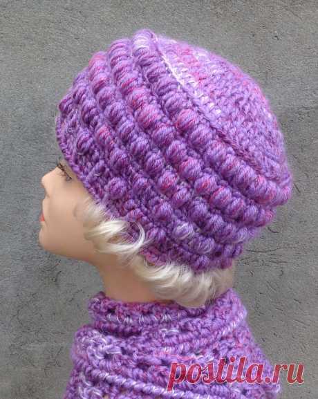 Великолепный комплект. Шапка-кубанка и снуд крючком. МК в свободном доступе.