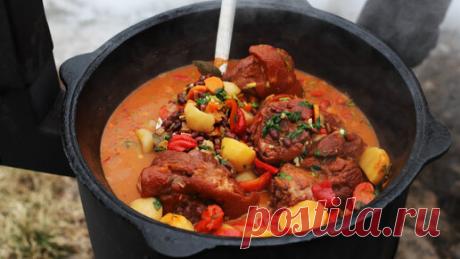 Деревенский суп из свиных рулек в казане на костре. | СЕНЯ В ДЕЛЕ | Дзен