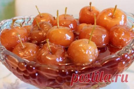 Маленькие яблоки ранетки идеально подходят для зимних заготовок