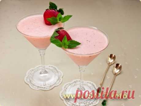 Клубничное суфле. Ингредиенты
300 г клубники
200 мл сливок 30-33%
150 г сахара (если клубника очень сладкая, сахара можно взять меньше)
2 ст.л. желатина