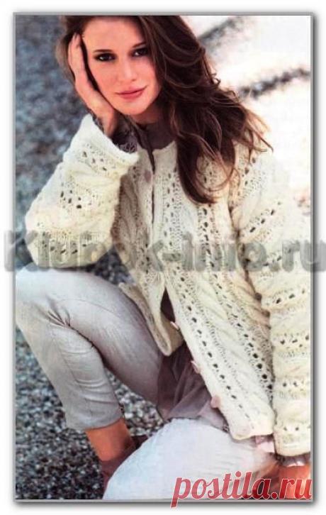 Вязание спицами. Женские модели. Жакет с цельновязанными рукавами, ажурными дорожками и косами. Размеры: 38/40 (44/46)