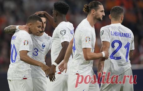 Сборные Франции, Португалии и Бельгии досрочно вышли на чемпионат Европы по футболу. Французы в гостях обыграли команду Нидерландов, португальцы победили сборную Словакии, бельгийцы выиграли у команды Австрии