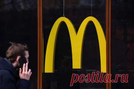 Во Львове священник освятил ресторан McDonald's. Во Львове священник освятил открывшийся ресторан сети быстрого питания McDonald's. Об этом сообщает издание «Страна.ua» в своем Telegram-канале. К какой именно церкви принадлежит священнослужитель — не уточняется. Ранее священники РПЦ освятили Запорожскую атомную электростанцию (ЗАЭС).
