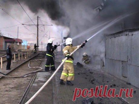 Страшный пожар вспыхнул на рынке в Волгограде
https://tvzvezda.ru/news/vstrane_i_mire/content/201503311213-uu3k.htm