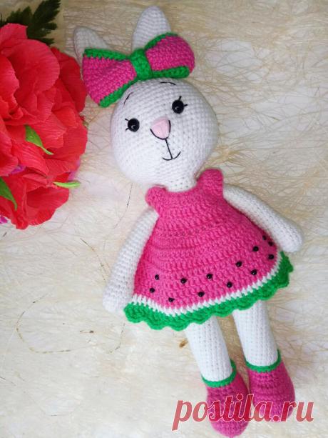 PDF Зайка Арбузинка крючком. FREE crochet pattern; Аmigurumi animal patterns. Амигуруми схемы и описания на русском. Вязаные игрушки и поделки своими руками #amimore - большой заяц, зайчик, кролик, зайчонок, зайка, крольчонок.