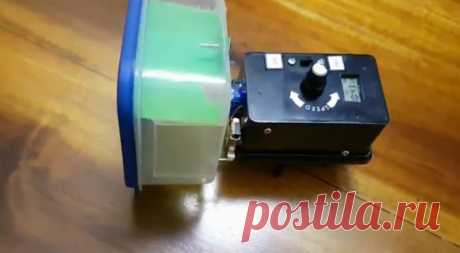 Автоматическая кормушка для домашних животных с использованием старых цифровых часов