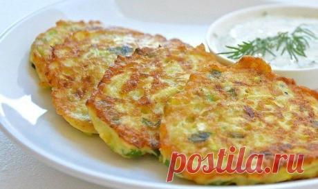 Оладьи из кабачков с сыром и чесноком.