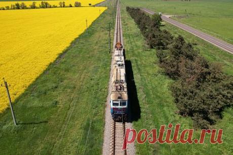 Беспилотник упал возле железнодорожной станции в Крыму. Возле железнодорожной станции Джанкой в Крыму упал беспилотник.