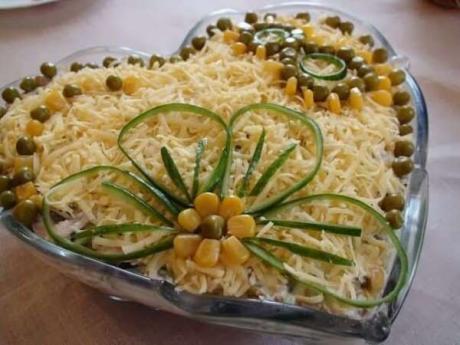 Салатик с курицей грибами и сыром рецепт приготовления блюда занимает 15 мин времени