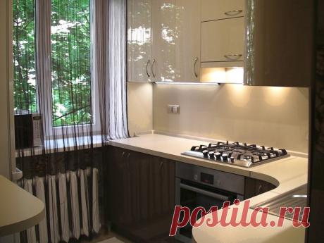 Какая расстановка для маленькой кухни в "хрущевке" самая удачная