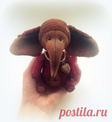 Выкройка слоника тедди. автор Светлана Иванова.
Хочу поделиться первой своей выкройкой. Возможно кому-нибудь пригодится, Выкройка на формате А4, без припусков на швы.
Слоник 15 см (больше фото в альбоме группы вверху)