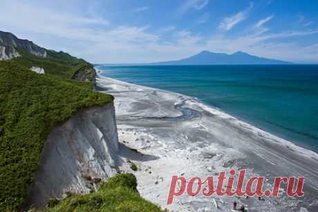 В МИД Японии рассказали о будущих мерах Токио в отношении Курил и Украины. Токио поддерживает территориальную целостность Украины и обеспокоен ростом российского военного присутствия на границах с ней, правительство намерено продолжить дипломатические контакты для реализации притязаний на Курилы, заявил замглавы бюро по европейским делам МИД Японии Шуичи Токуда.