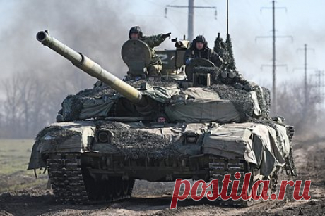 В России рассказали о недостатках современных танков. Недостатком современных танков, который выявила специальная военная операция (СВО) на Украине, стала слабая защита кормы, сообщил военный обозреватель Алексей Суконкин. В боевых действиях применяют FPV-дроны с боевыми частями от противотанковых гранатометов и сбрасывают гранаты с беспилотников в открытые люки.