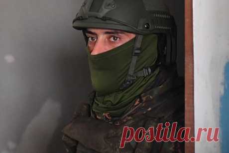 В Херсоне заявили о нападении на РОВД. В Херсоне днем 26 октября, около 13:00, произошло нападение на здание Днепровского РОВД. Местные власти утверждают, что действовали диверсанты, они выстрелили по зданию из ручного противотанкового гранатомета (РПГ). Сейчас их разыскивают, добавили власти. По их данным, целью нападение было завладеть оружием.
