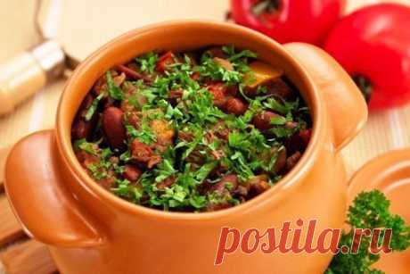 ТОР - 7 Вторые блюда в горшочках
1. Горшочки с мясом, фасолью и грибами
Ингредиенты
Показать полностью…