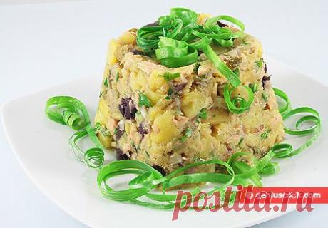 Картофельный салат с тунцом, оливками и корнишонами | Блюда из морепродуктов и рыбы | Гениальная кулинария - Рецепты вкусных и полезных блюд