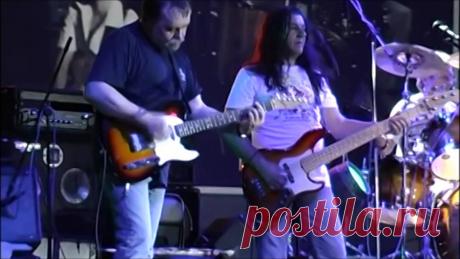 АРАКС. Ветерок
Группа Аракс, одна из самых профессиональных групп СССР. С ней работал в свое время Константин Никольский, именно его песню они и поют. И Фестиваль ее пел, потому что Никольский и там поработать успе…