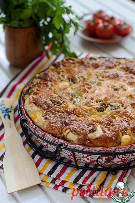 Пирог из слоеного теста с фаршем и капустой - кулинарный рецепт