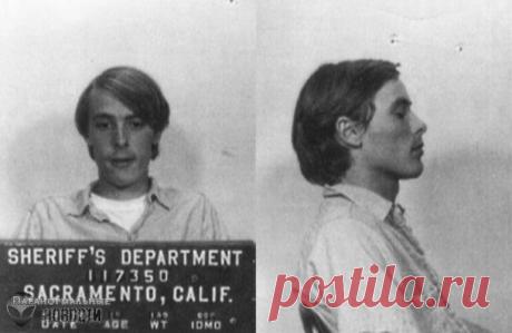 Серийный убийца, вампир и людоед из Сакраменто (Осторожно! Шокирующий контент 18+) Ричард Чейз, рожденный 23 мая 1950 года, был одним из самых известных и страшных американских серийных убийц. Он "работал" в штате Калифорния и быстро