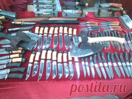 Продажа кованых:ножей,топоров,тяпок,мачете и др.продукции ручной работы из различных видов стали,любая гравировка на заказ,доставка по территории РФКузница находится в Нижегородской области,г.Ворсма,вступай и выбирай vk.com/knifebest