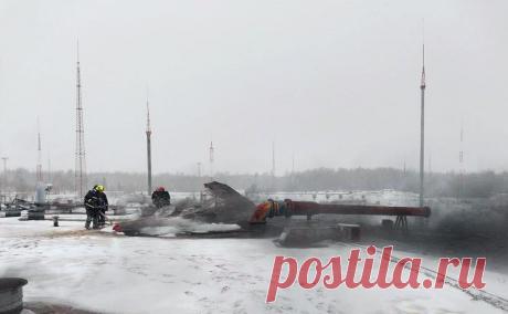 В Белоруссии потушили пожар в подземном резервуаре с остатками нефти. Пожарные ликвидировали возгорание остатков нефтепродуктов в неэксплуатируемом подземном резервуаре в Витебской области.