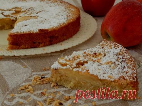 Яблочно-ореховый пирог Ингредиенты:Мука — 120 гОрехи измельченные — 30 гСахар — 150 гЯйца — 2 шт.Масло сливочное — 80 гЯблоки — 2 шт.Вода — 80 гРазрыхлитель — 10 гСахарная пудра — 1 ст. л.Миндальная мука — по вкусуПриготовление:1. Яйца взбить с...