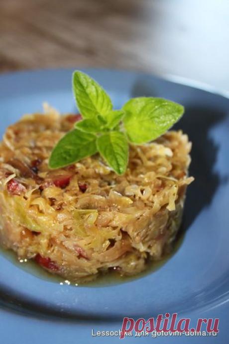 Тушеная капуста с грибами и охотничьими колбасками по-холостяцки | Четыре вкуса