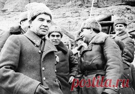 Страна должна знать своих героев. Василий Чуйков, дважды Герой Советского Союза, был одним из самых прославленных военачальников Великой Отечественной войны. Его армия отстояла Сталинград. На его командном пункте была подписана капитуляция фашистской Германии.