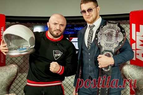 Появилось полное видео боя Минеева и Исмаилова. В сети появилось полное видео поединка российских бойцов Владимира Минеева и Магомеда Исмаилова на турнире AMC Fight Nights 105. Минеев нокаутировал Исмаилова в третьем раунде. Для него это была первая защита титула. После победы он заявил о желании провести против Исмаилова третий бой.