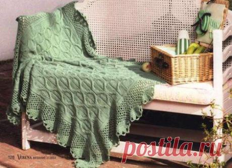 Вязаный плед, валик и подушка.