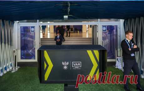 В РФС объяснили, почему судья VAR долго определял офсайд в матче "Ростова". На просмотр эпизода с голом Егора Голенкова в матче "Ростов" - "Акрон" потребовалось около 10 минут